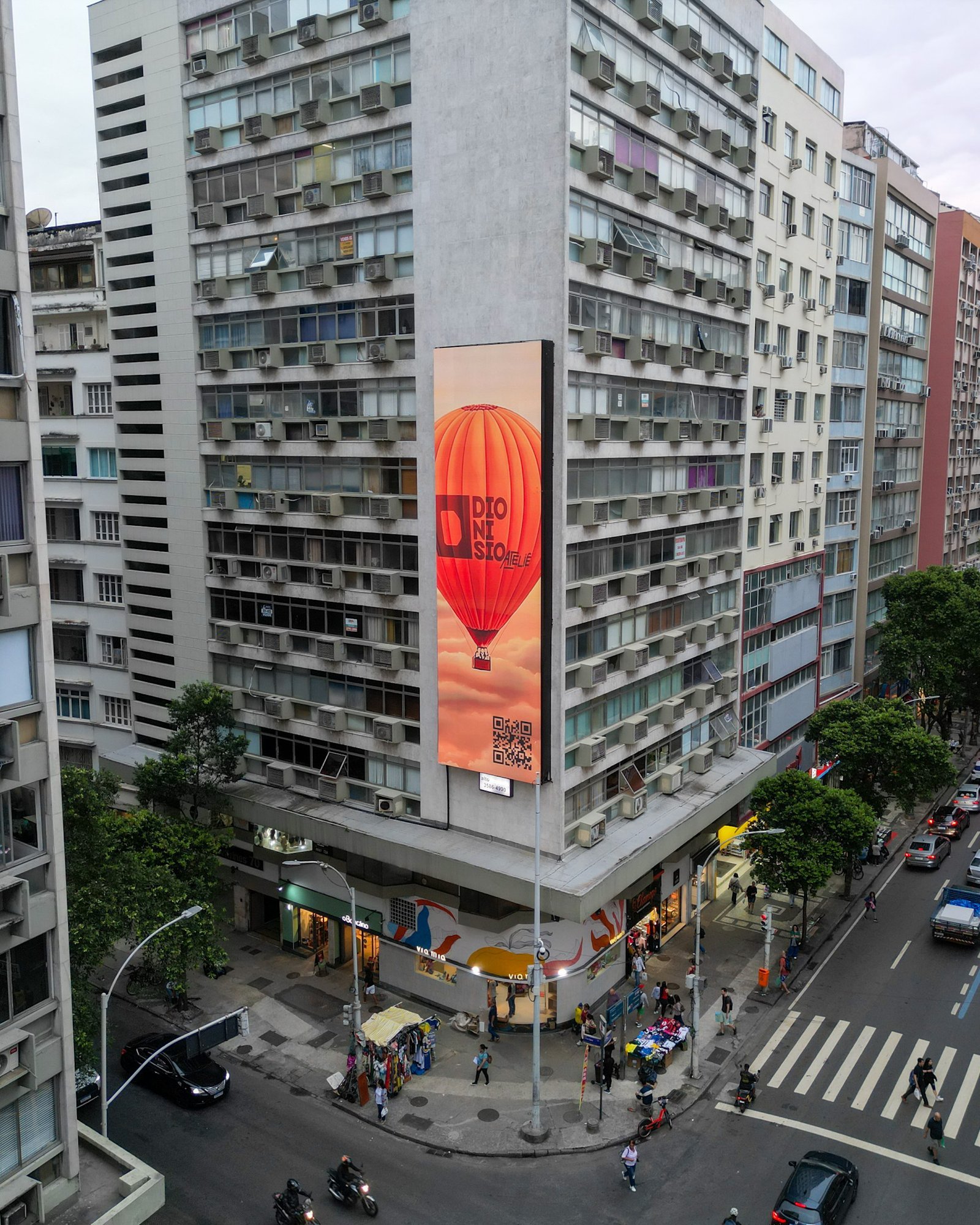 Arte invade as calçadas de Copacabana