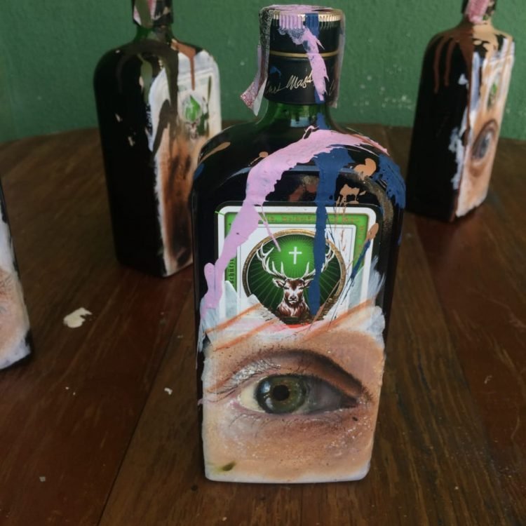 Dionisio.AG: Garrafas personalizadas para a Jägermeister